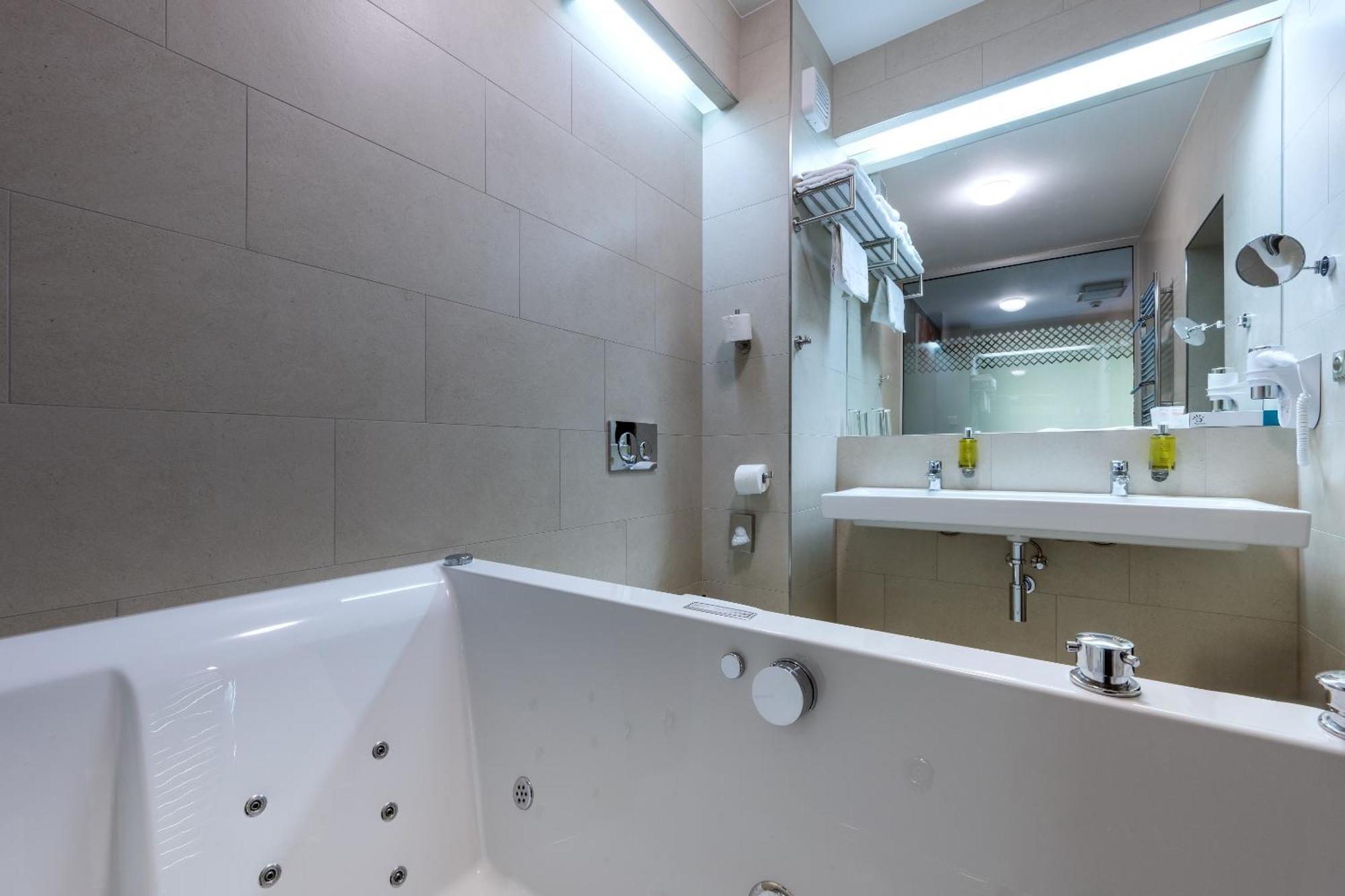Hotel Jezerka Seč Dış mekan fotoğraf